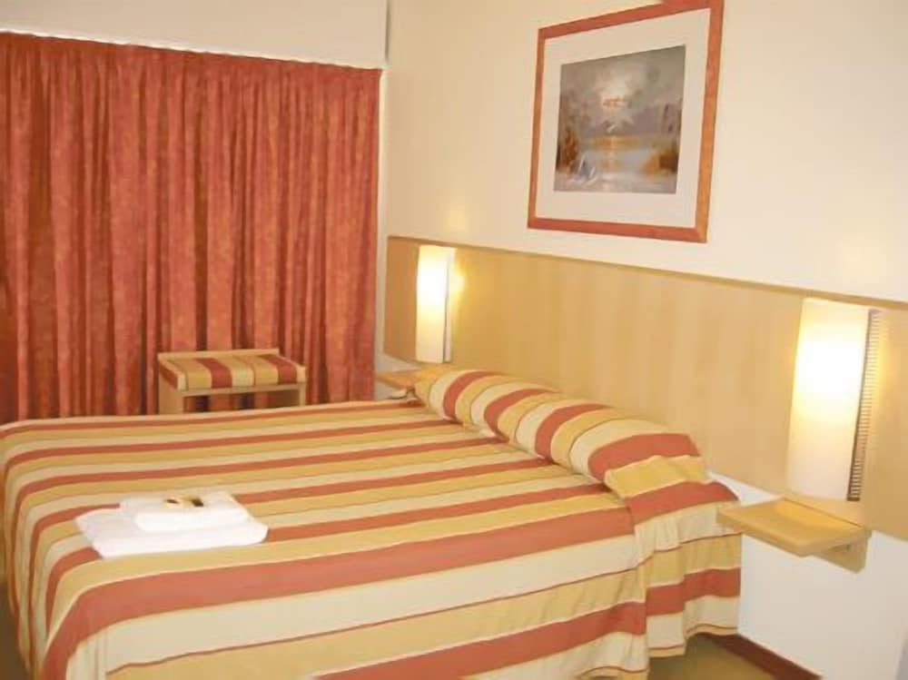 Фото Residencial Jardim da Amadora