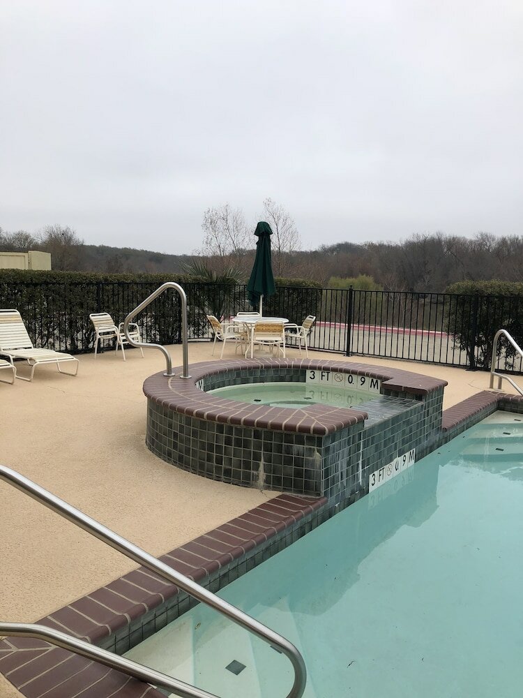 Фото Americas Best Value Inn & Suites Gun Barrel City