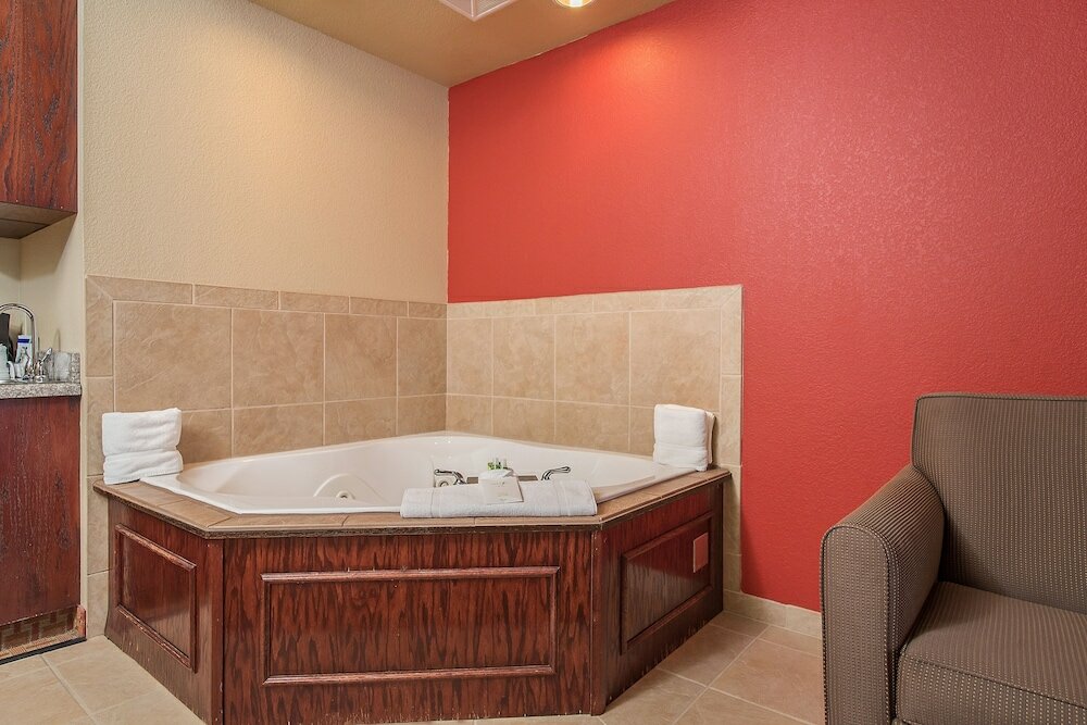 Фото Baymont Inn & Suites by Wyndham Sturgis