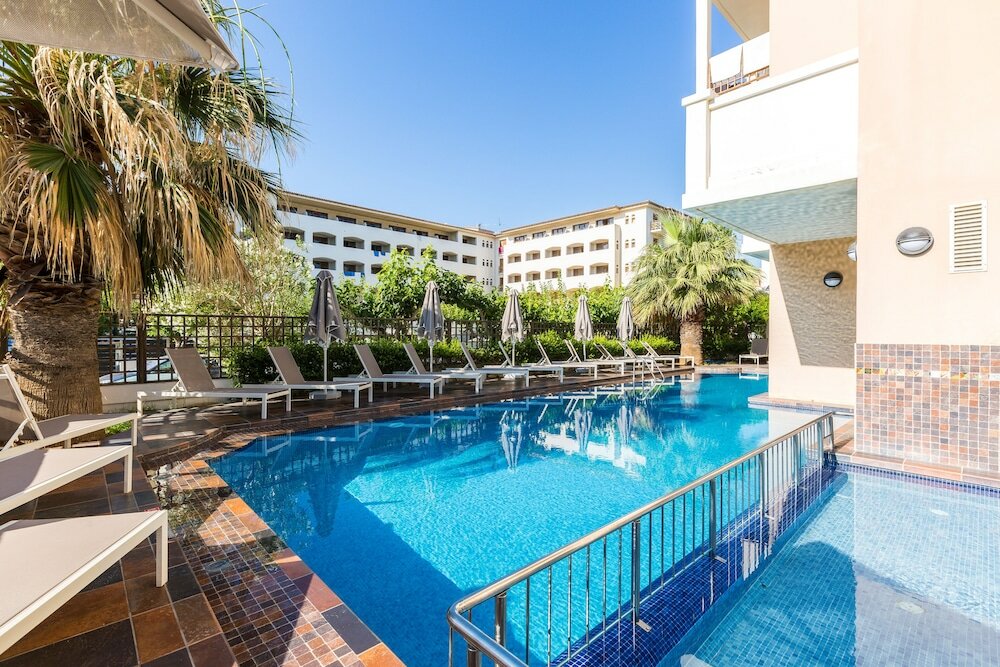 Фото Theartemis Palace Hotel