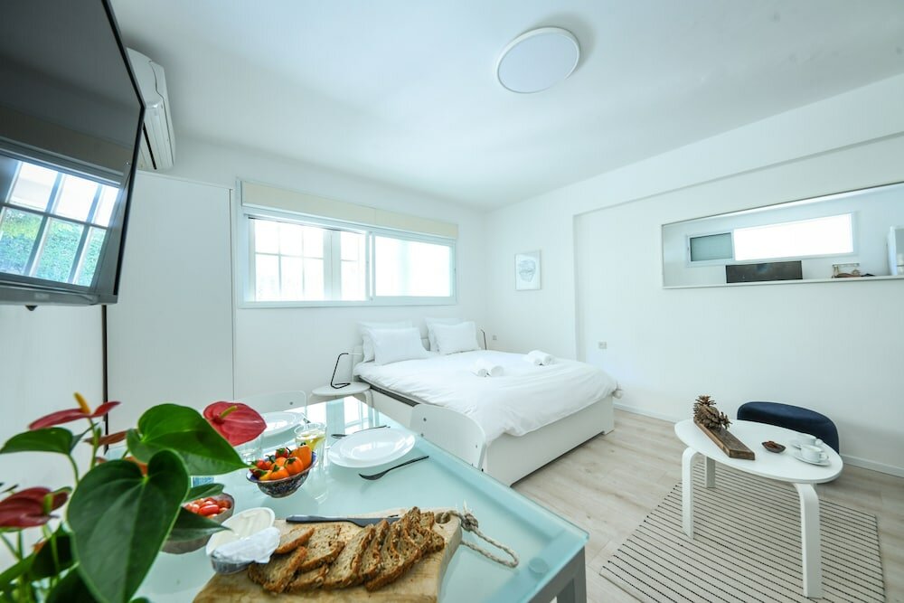 Фото CozyStudio Apt in a vibrant neighborhood