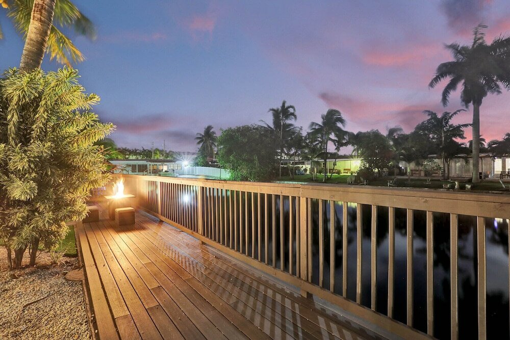 Фото Private Heated Pool 3br with Water View