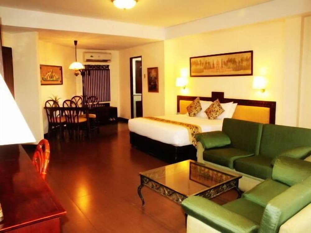 Фото Losari Beach Hotel