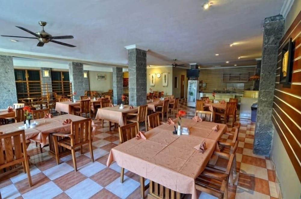 Фото Taman Rosani Hotel