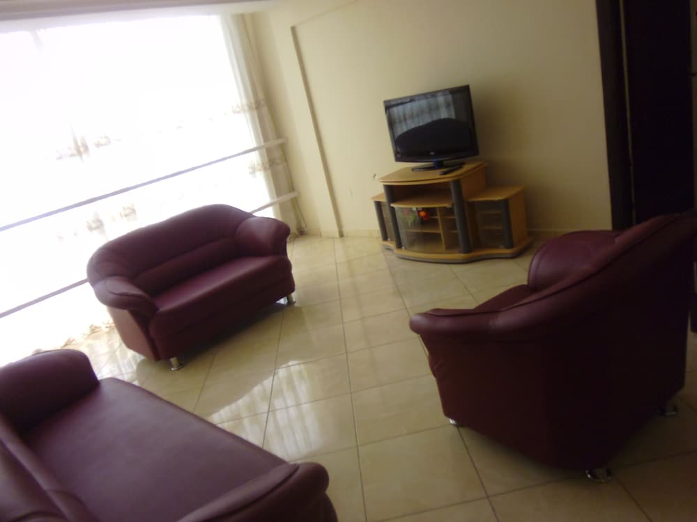 Фото Wadoma Royale Hotel
