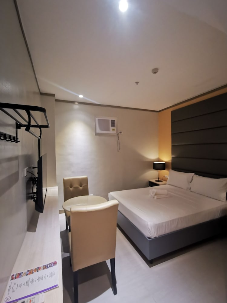 Фото Yes Hotel Cabuyao Laguna