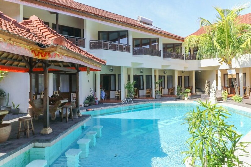 Гостиница Hotel The Flora Kuta Bali в Куте