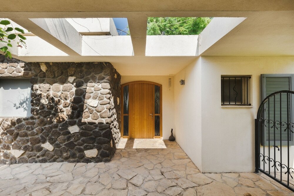 Фото Almagor House