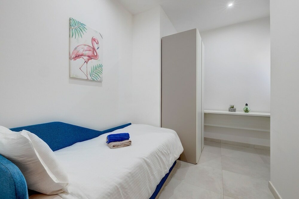 Фото Magical Rooftop Penthouse, Best Location In Sliema