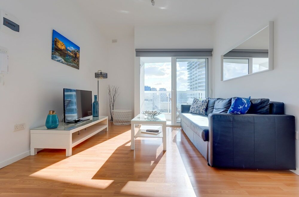 Фото Modern 2 Bedroom Seaview Apartment