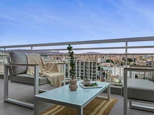 Гостиница Sanders Coral Court Penthouse - Cute 3-bedroom Apartment With Balcony в Лимассоле