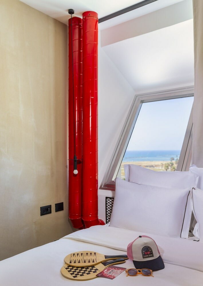 Фото Brown Brut Seafront Hotel