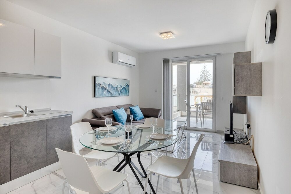 Фото Deluxe 2br Apartment in Central St Julian's