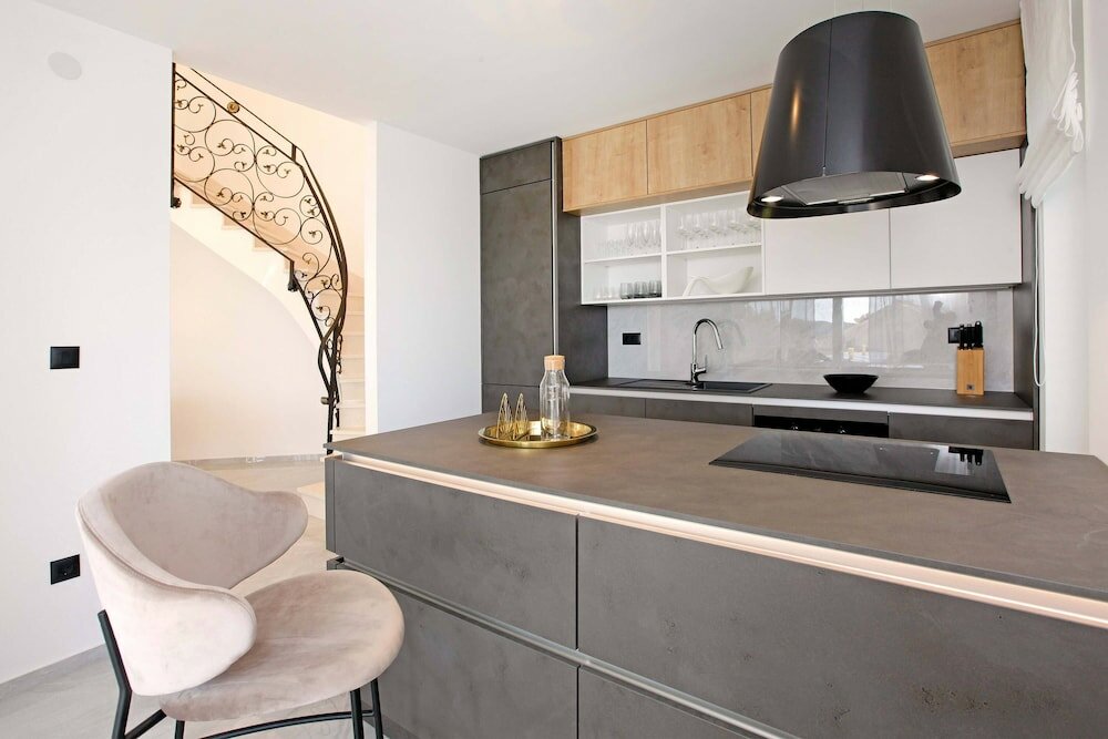 Фото Beachfront villa Senses for 12 in Milna