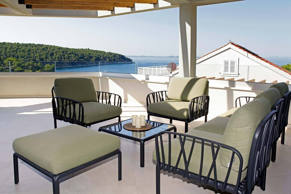 Фото Beachfront villa Senses for 12 in Milna