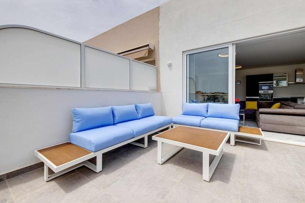 Фото Fabulous Penthouse Close to St George's Bay