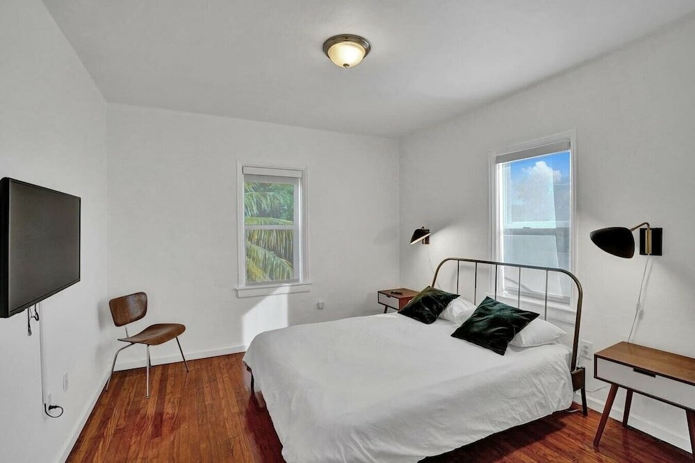 Фото Biscayne Deluxe Unit, 2br/1bath, Free Parking, Garden & BBQ!