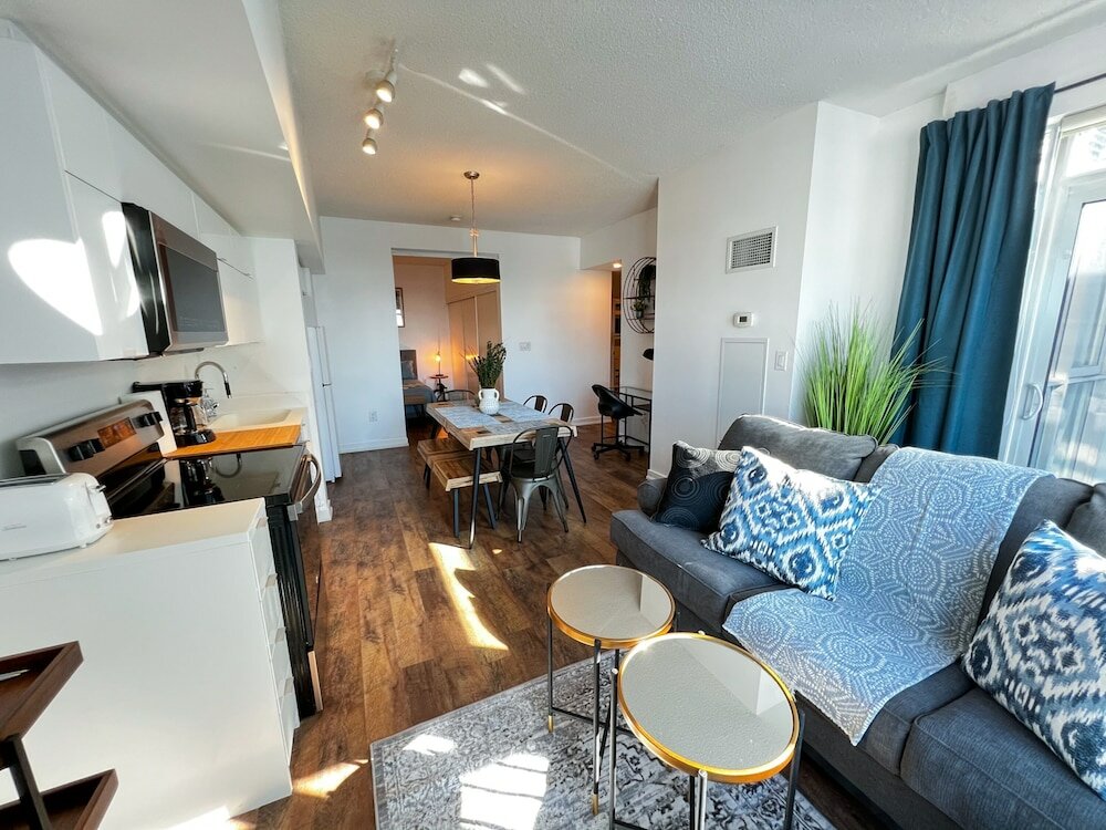 Фото Marvelous Elegant Downtown Apartments