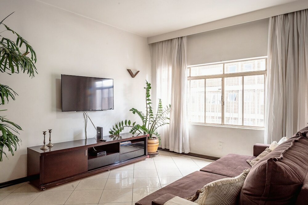 Фото Ape tamanho família com garagem