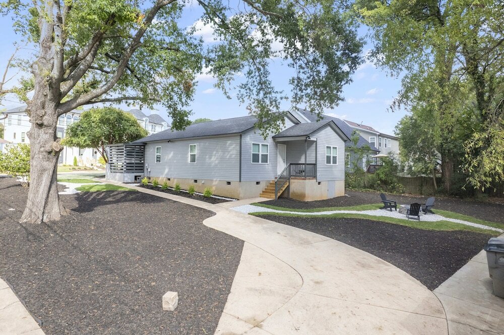 Фото Charlotte Spacious Home