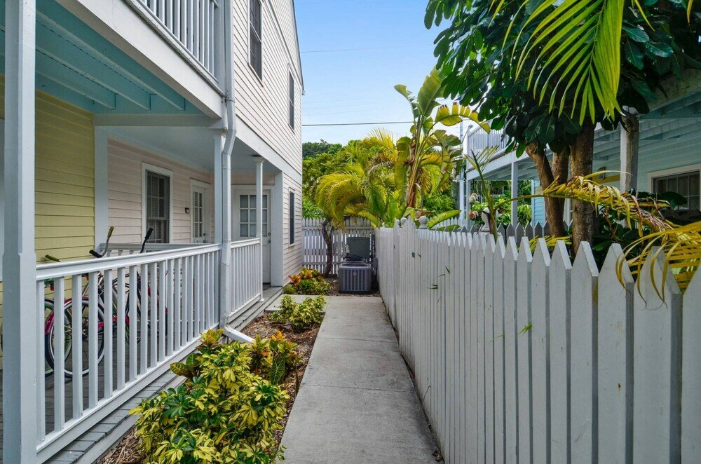 Фото Linger Longer by Avantstay Key West Walkable Gated Community, Shared Pool Week Long Stays Only