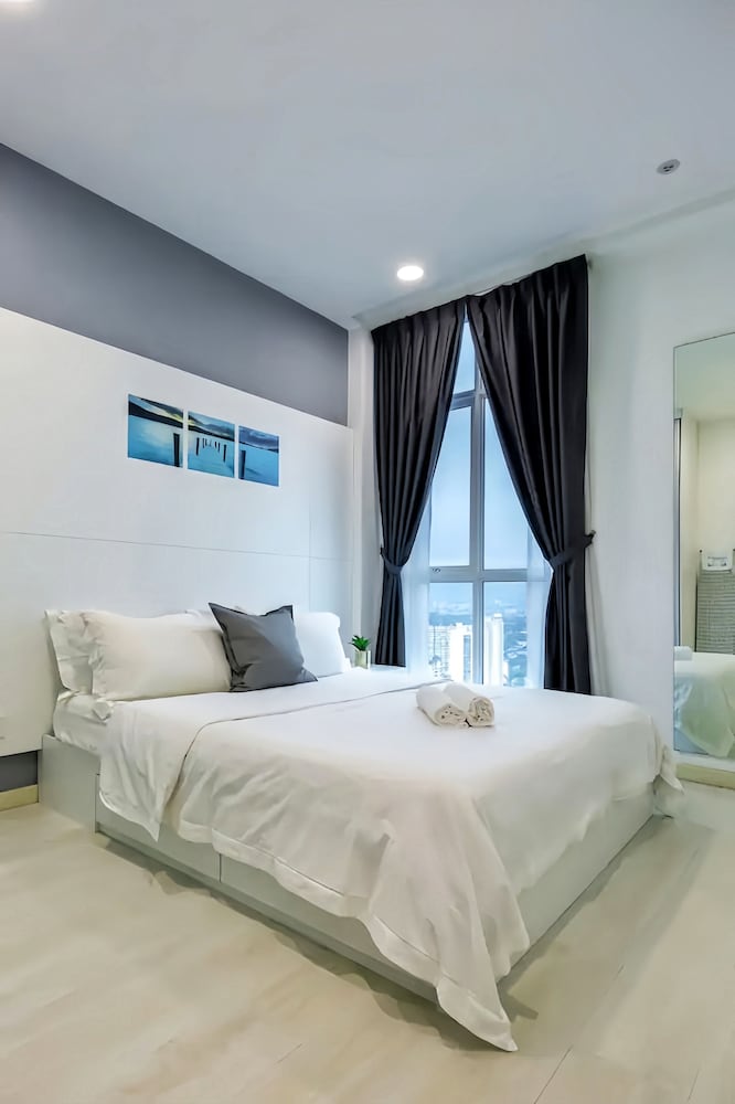 Фото Straits Garden Suites Georgetown