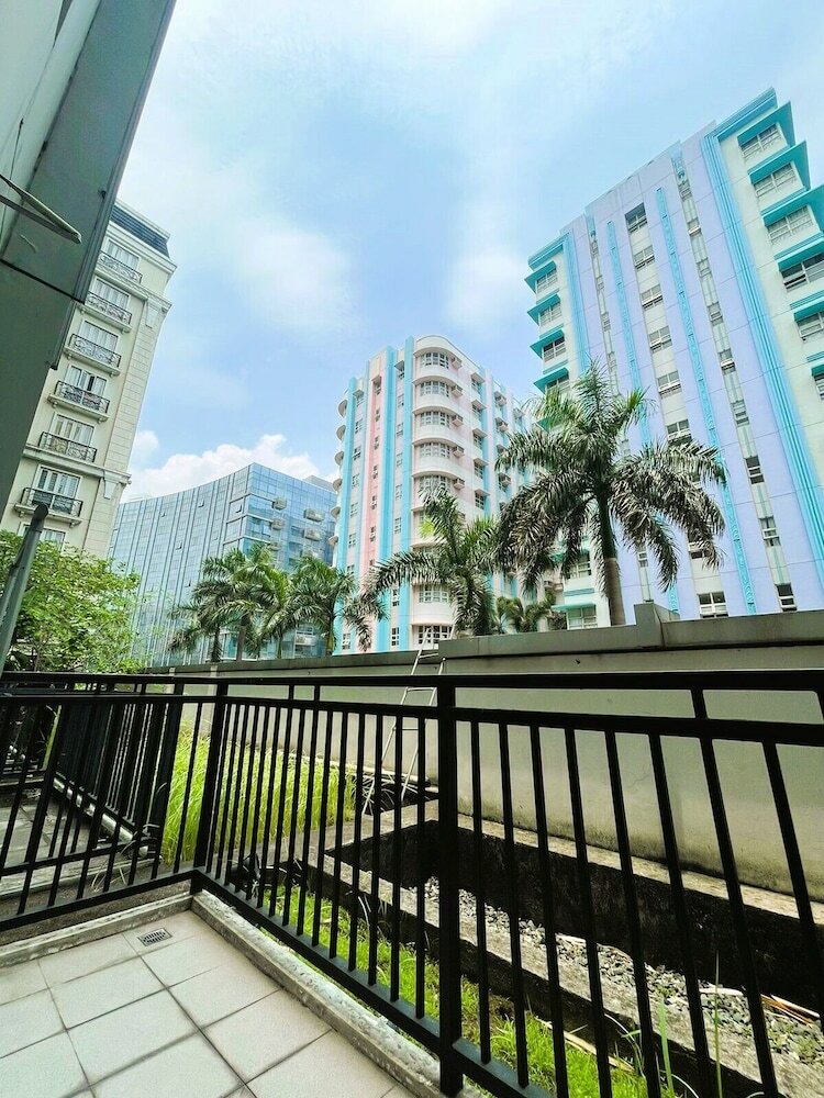 Фото Henry & Adiche Emperador Building