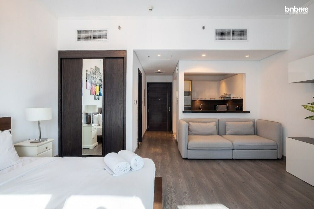 Short-term housing rental Classic Studio in the of the Marina Bnbmehomes, Dubai, photo