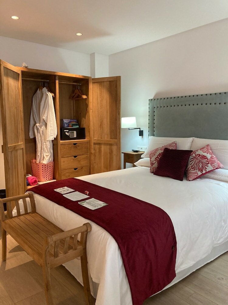 Фото Apartamentos Turísticos La Plaza