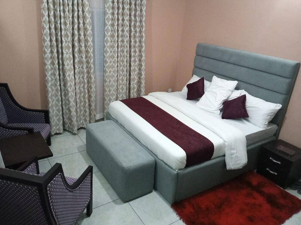 Фото Blooms Spot Hotel and Apartments