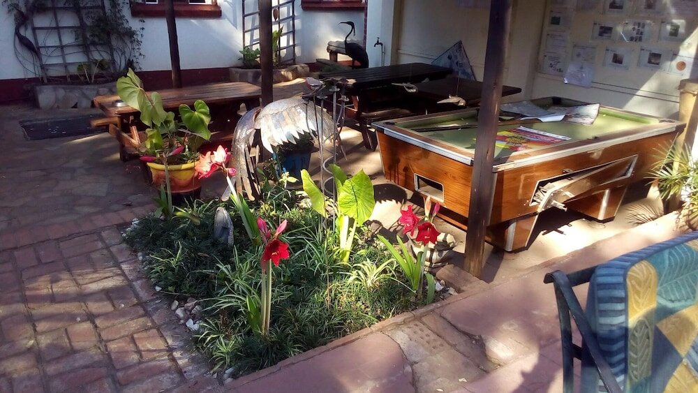 Фото It's a Small World Backpackers Lodge - Hostel