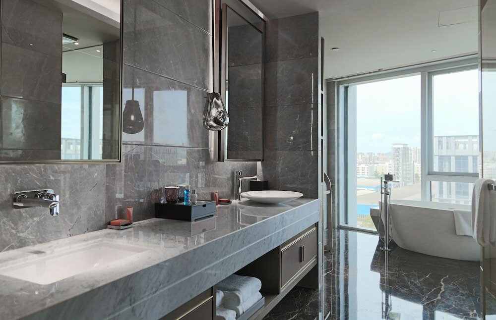 Фото Crowne Plaza Shenzhen World Exhibition and Convention Center by IHG