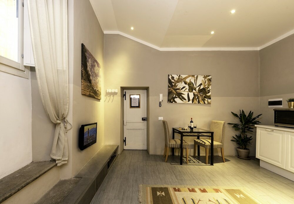 Фото New Florence palazzo - 3 Bedrooms - Private Terrace - Wifi