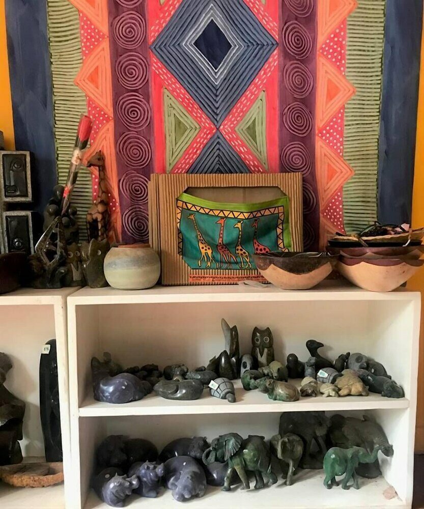 Фото It's a Small World Backpackers Lodge - Hostel