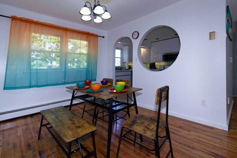 Фото Cheerful & Beautiful 3-Bedroom Ranch