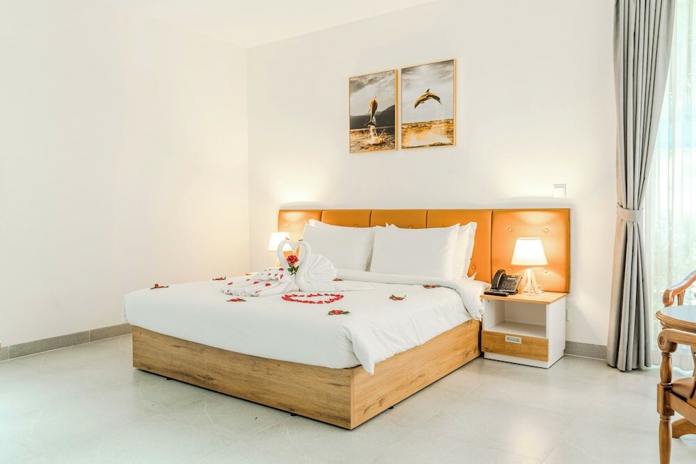 Фото Sea Breeze Hotel & Villa