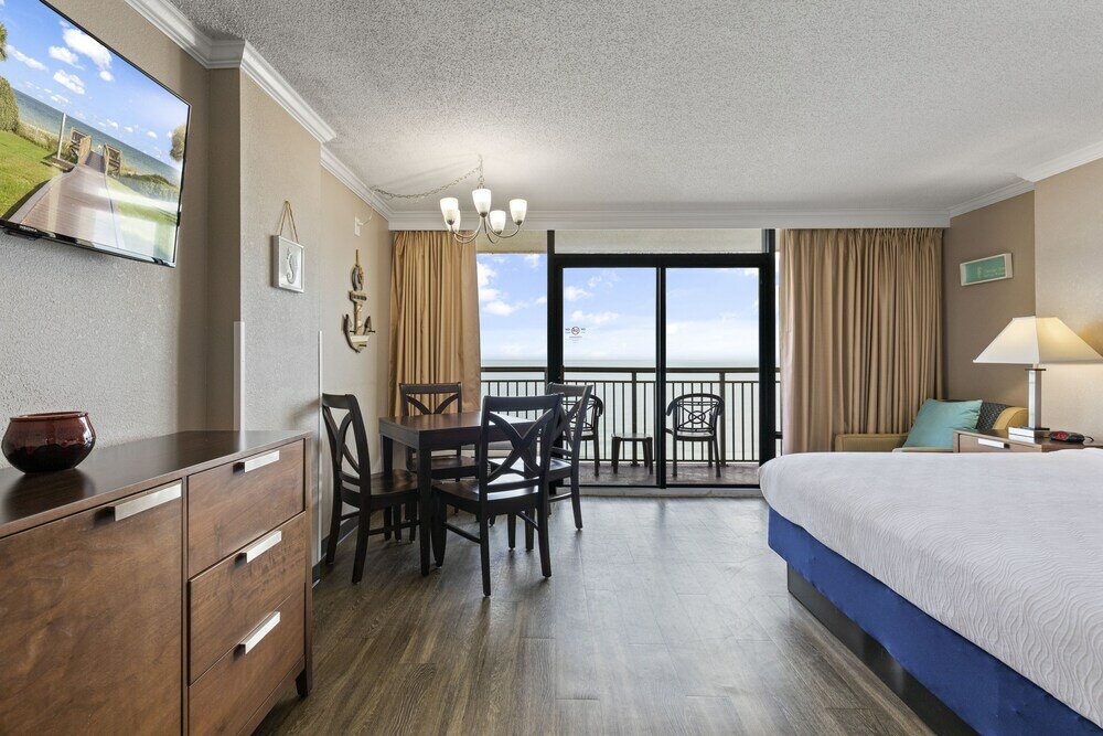 Фото Beachfront 10th-floor Studio Caravelle Resort