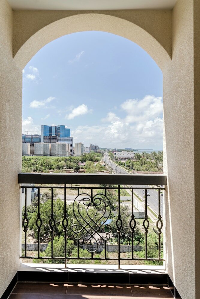 Фото Sea Breeze Hotel & Villa