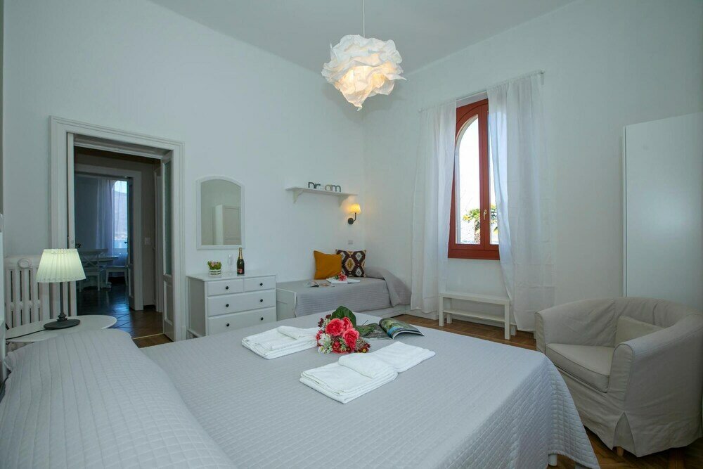 Фото Residenza Gardenia Lake View Luino Center