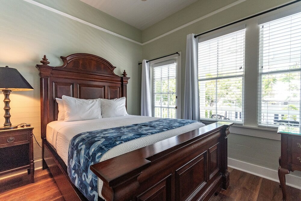 Фото The Porch on Frances Inn