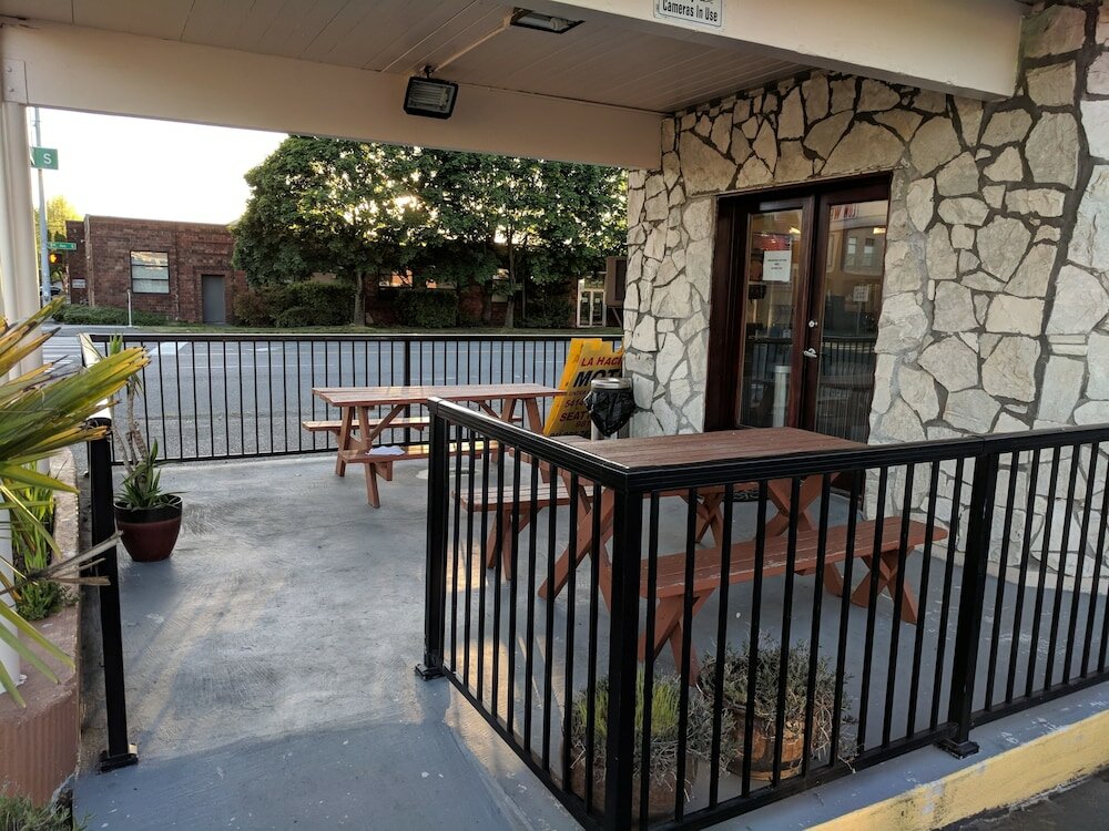 Фото La Hacienda Motel