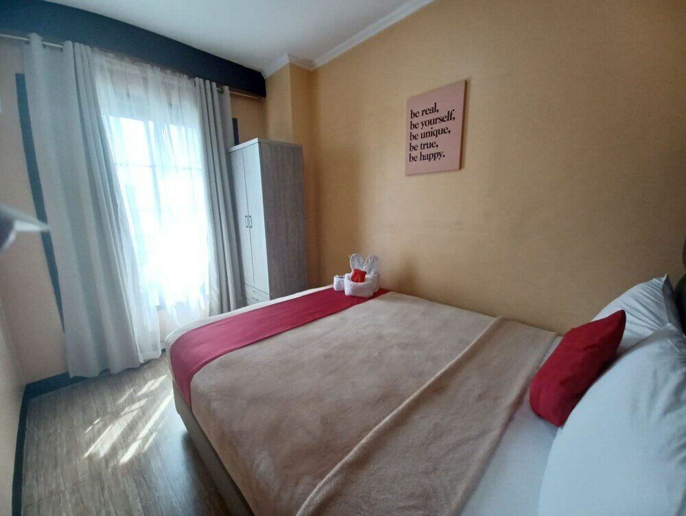 Фото Oyo 908 153 Silverio Suites