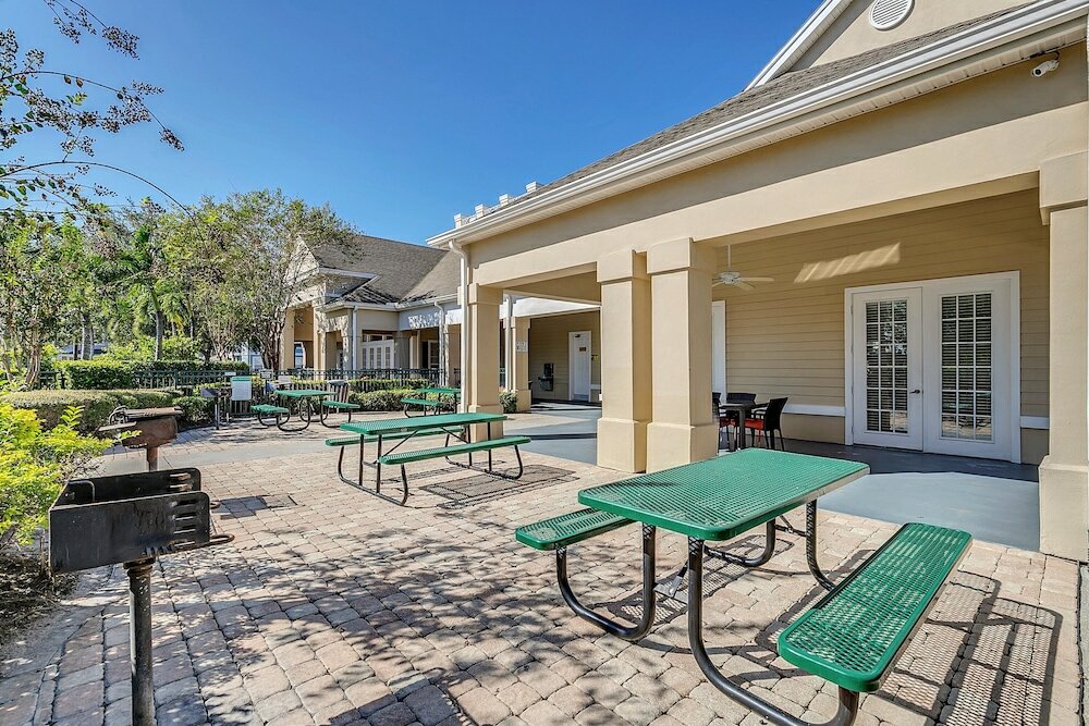 Фото Modern & Comfy 20min to Disney Queenbeds