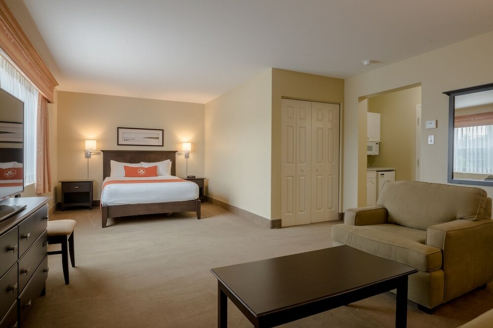 Фото Amsterdam Inn & Suites Sussex