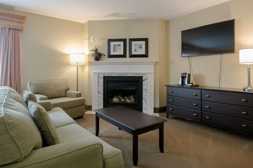 Фото Amsterdam Inn & Suites Sussex