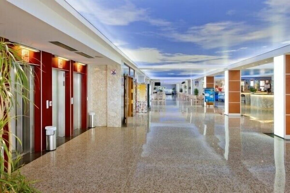 Фото Oasis Park Junior Suites