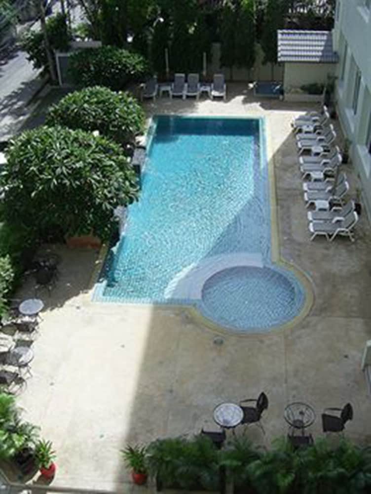 Фото Crown Pattaya Beach Hotel