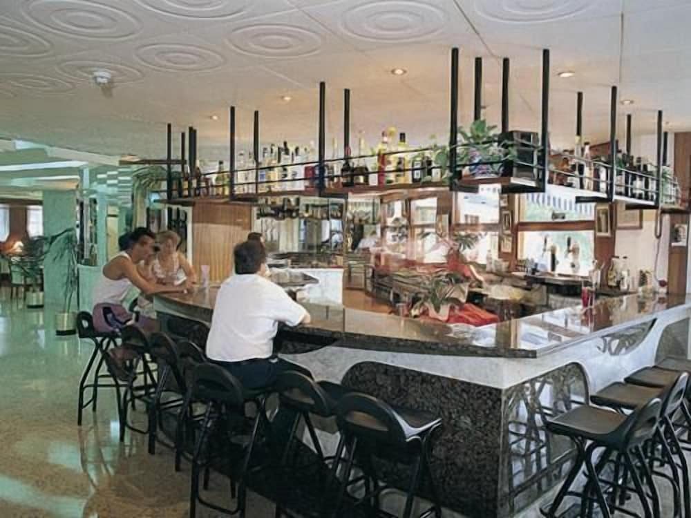 Фото Oasis Park Junior Suites