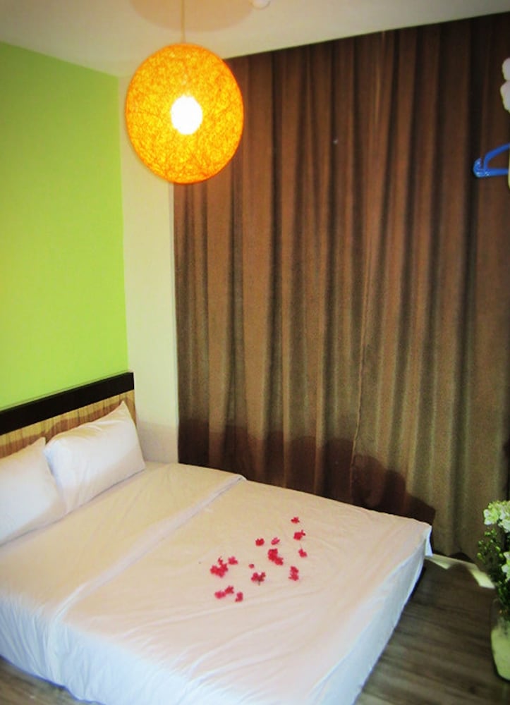 Фото Station Eight Inn