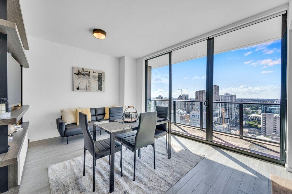 Фото Spacious Apartment with City View